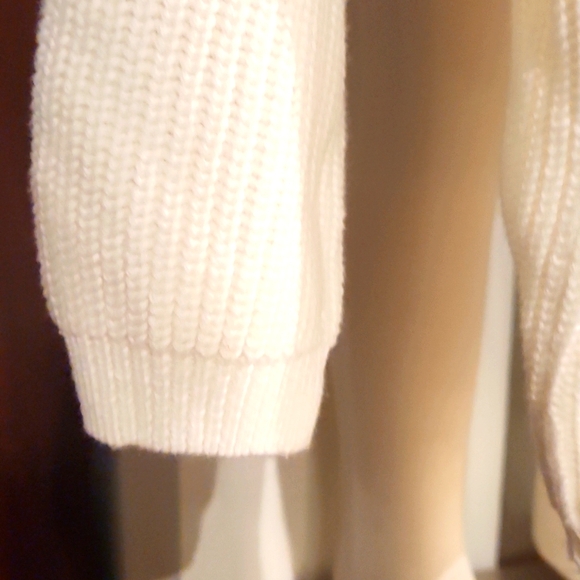 NEW BOYS PULLOVER WHITE SWEATER SIZE 5T - Picture 2 of 4